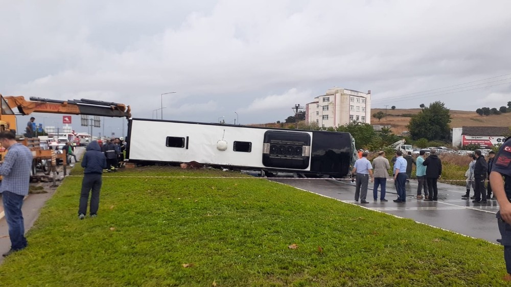 Biga’da yolcu otobüsü devrildi: 1 ölü 