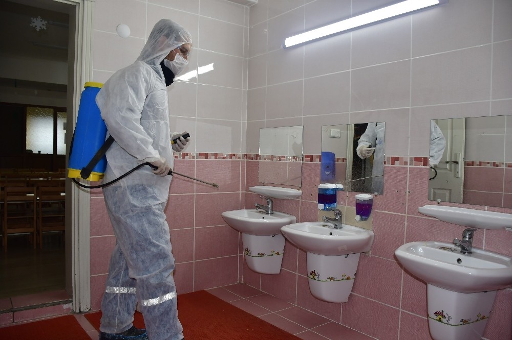 Biga’daki okul ve toplu taşımalarda hastalıklara geçit yok 