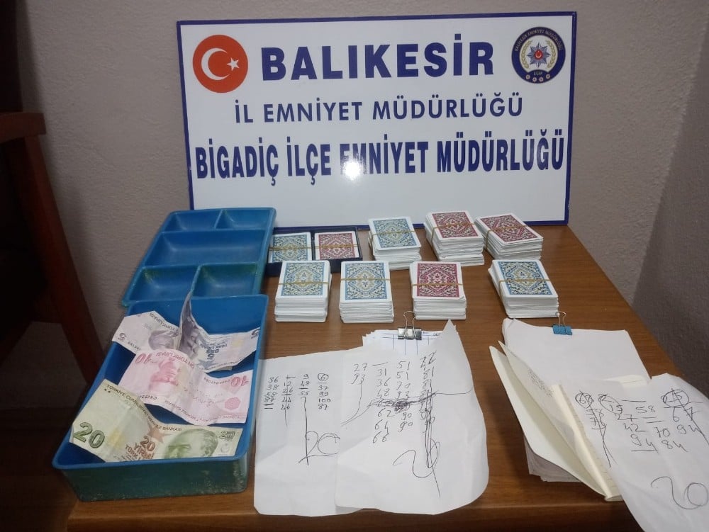 Bigadiç’te kumarbazlara polis baskını 