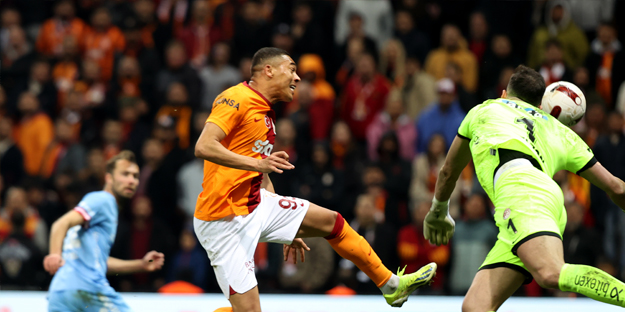 Bıktık artık bu hakemlerden... Moralleri bozacak anlar...