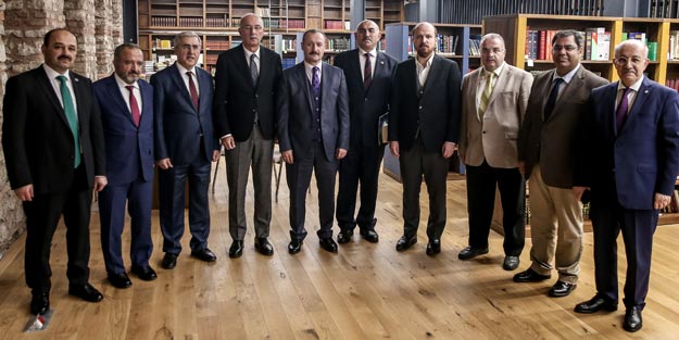 Bilal Erdoğan gençlere, darbecilerin 'zararlı profesör' dediği Fuat Sezgin'i örnek gösterdi: Akademik kariyer geçim için düşünülmemeli