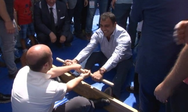 Bilal Erdoğan ve Yerlikaya'nın güreşi