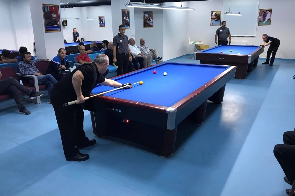 Bilardo il şampiyonu Salih Tekkeli 