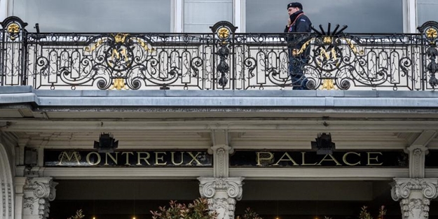 Bilderberg'in gizemli katılımcılarını görüntülemek isteyen gazetecilere gözaltı!