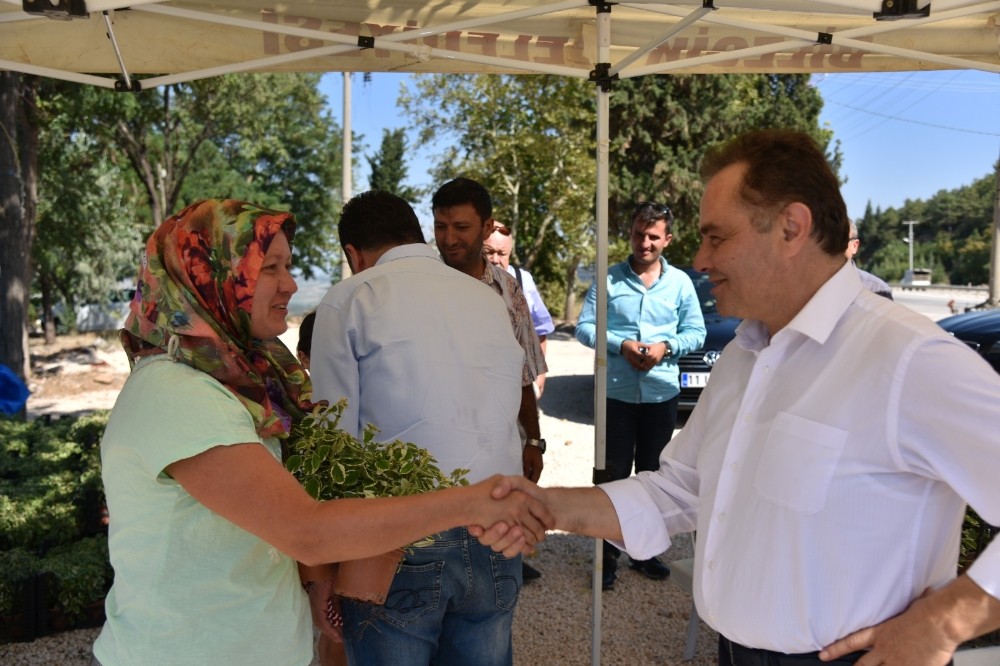 Bilecik Belediye Başkanı Şahin vatandaşlarla bayramlaştı 