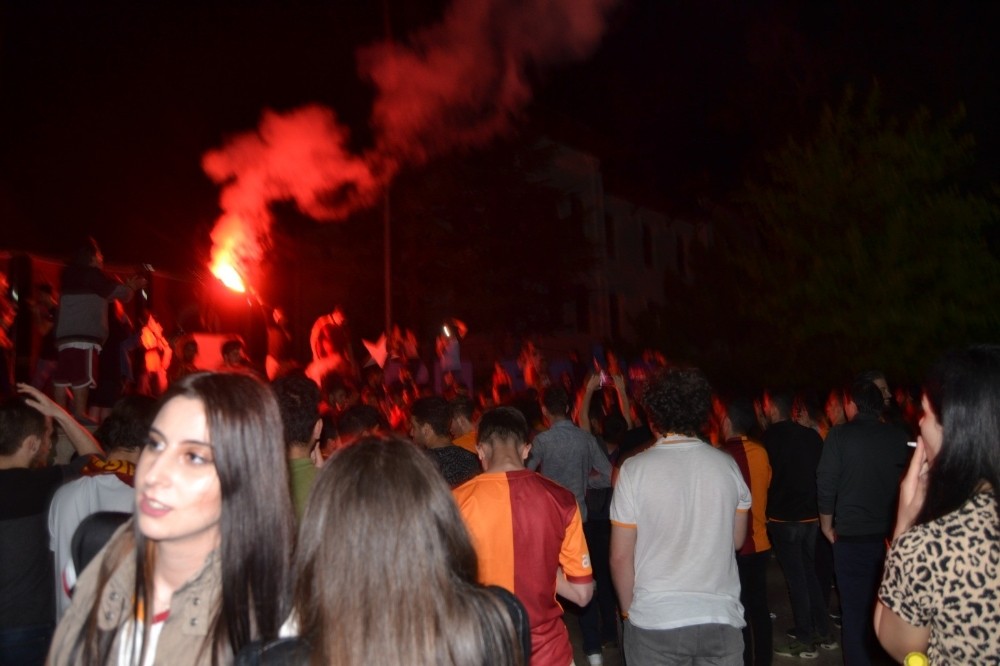 Bilecik sokakları GS’nin şampiyonluğu sonrası felç oldu 