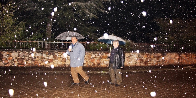 Bilecik'e kar yağdı! Vatandaş şaşırdı