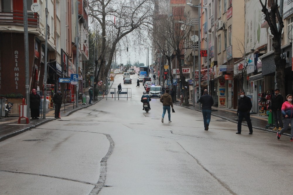 Bilecik’in en işlek caddesi araç trafiğine kapatıldı 