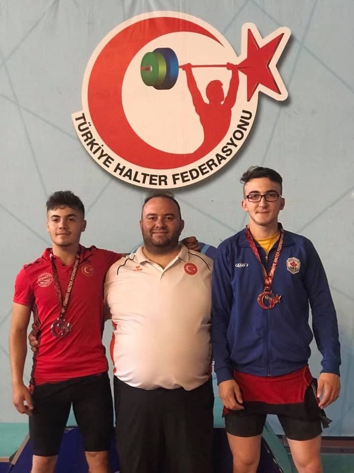 Bilecikli genç haltercilerden büyük başarı 