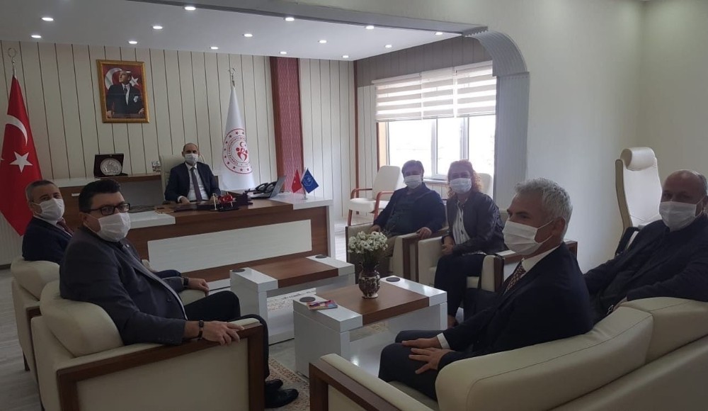 Bilecikspor’dan Gençlik ve Spor İl Müdürü Özdemir’e ziyaret 