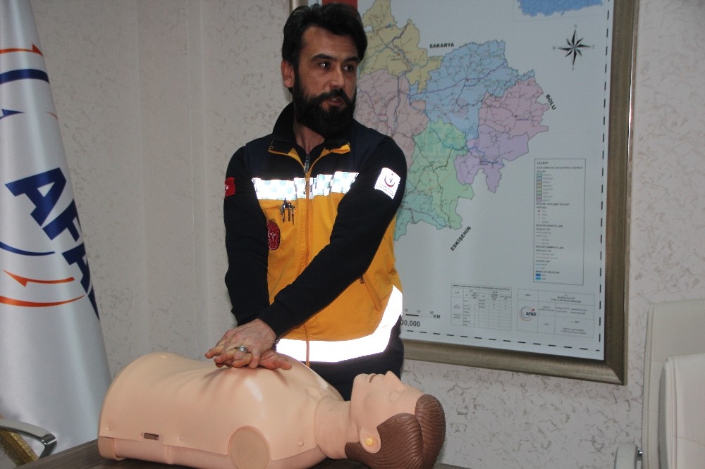 Bilecik’te 1 yıl içinde 2 bin 500 kişiye ilk yardım eğitimi verilecek 