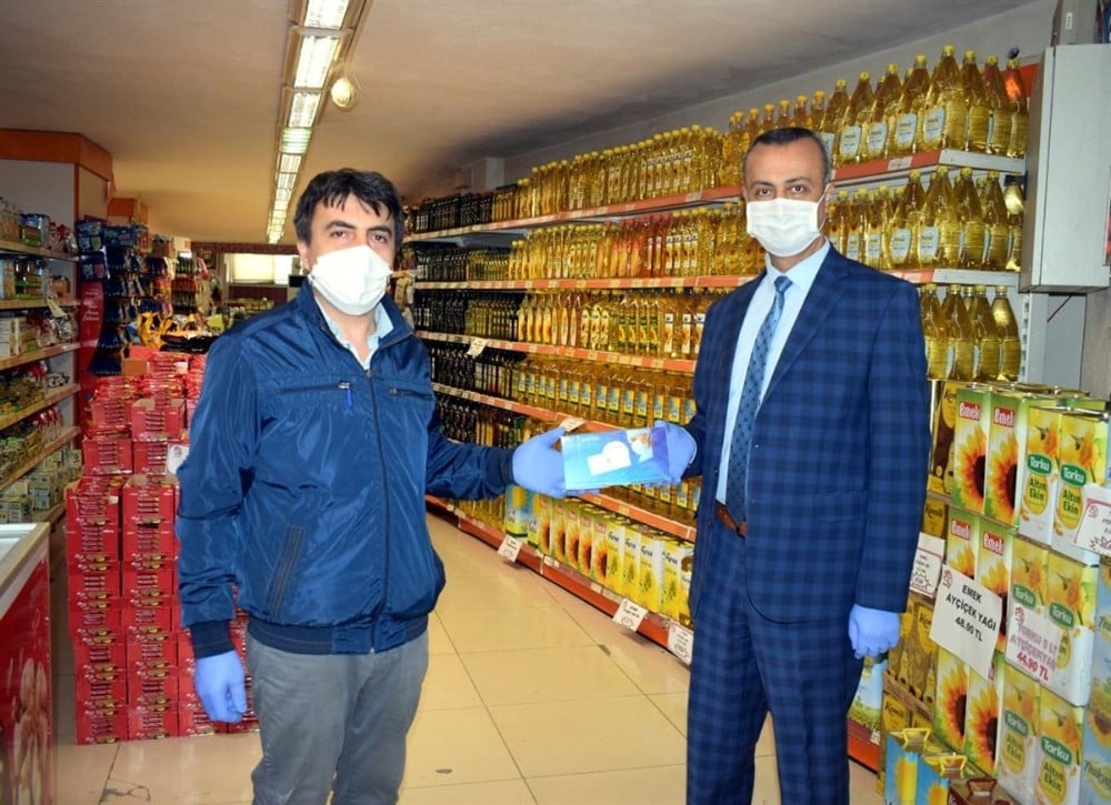 Bilecik’te 35 markete bin 750 adet maske teslim edildi 