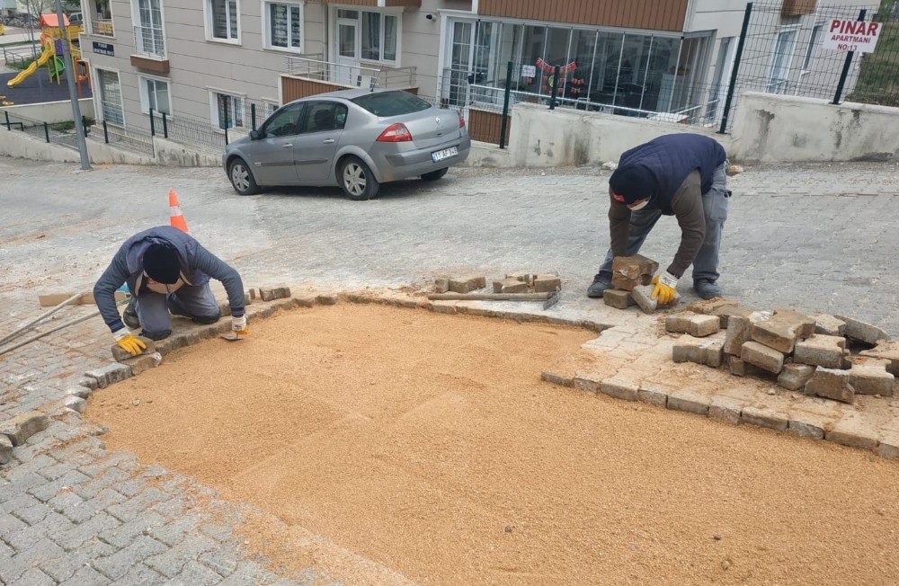 Bilecik’te asfalt yama ve parke taşı çalışmaları devam ediyor 