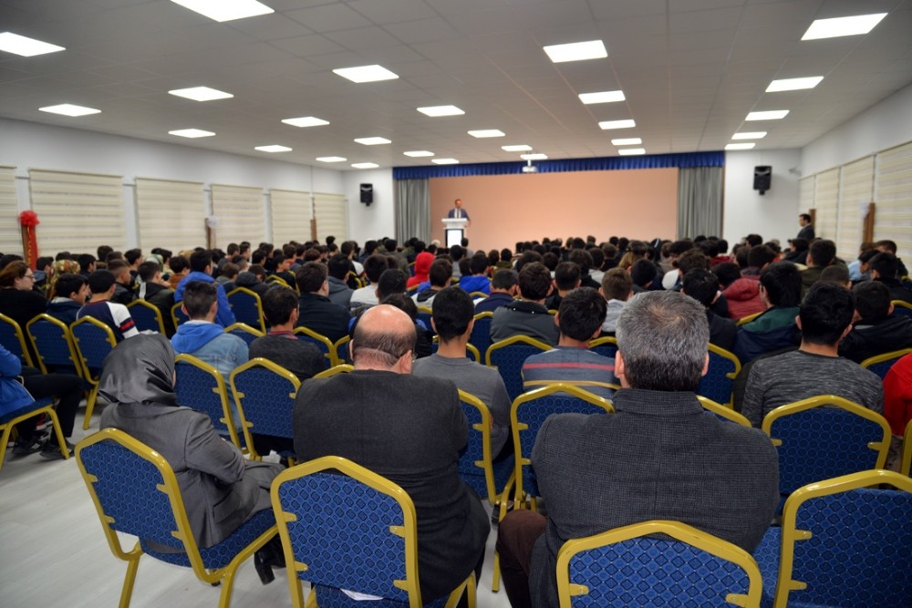 Bilecik’te Eğitim ve Şiir konulu konferans düzenlendi 