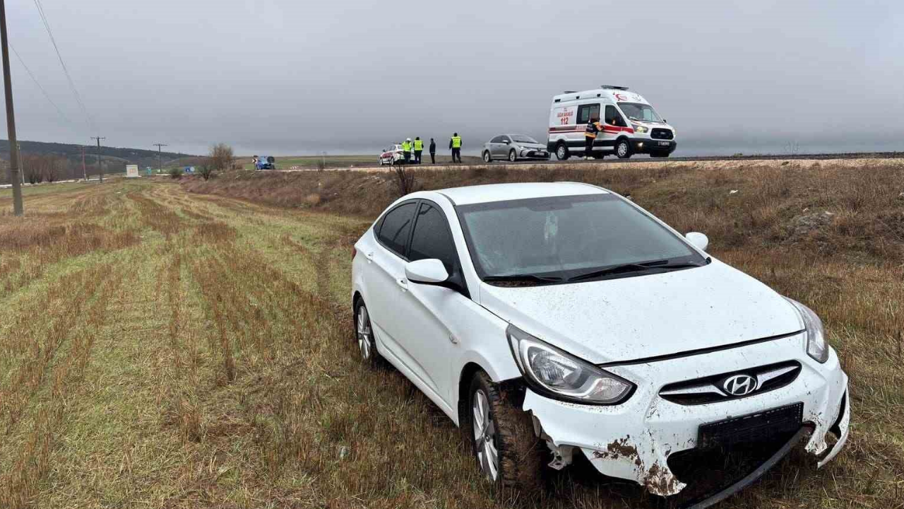 Bilecik’te ıslak yol kazaya neden oldu: 2 yaralı