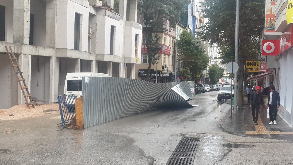 Bilecik’te kuvvetli rüzgar etkili oldu 