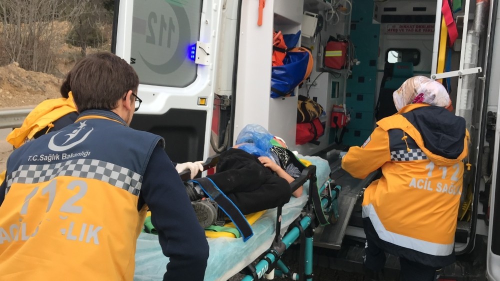Bilecik’te meydana gelen trafik kazasında 1’i çocuk 2 kişi yaralandı 