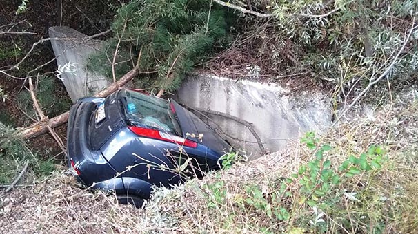 Bilecik'te otomobil menfeze uçtu: 1 ölü, 2 yaralı