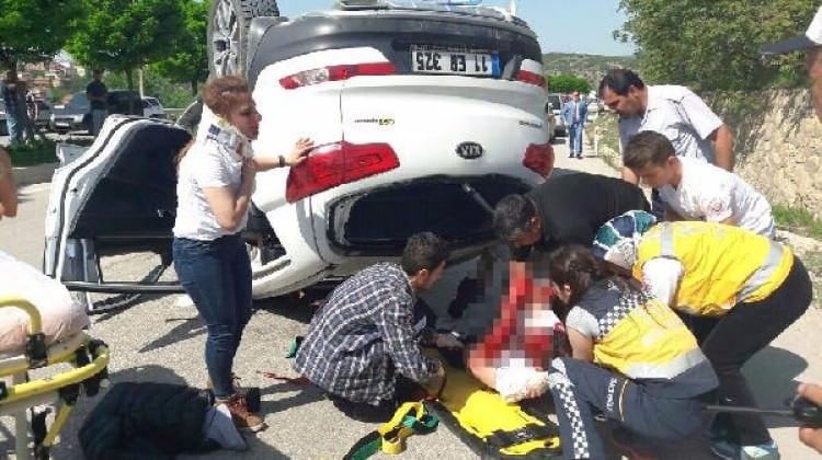 Bilecik'te otomobil,kamyonete çarptı: 4 yaralı