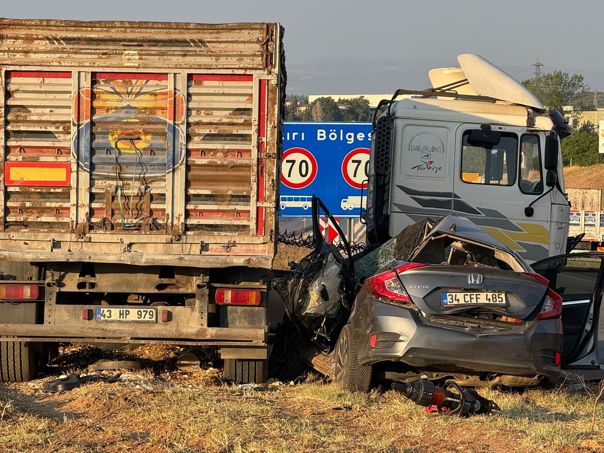 Bilecik'te tır ile otomobil çarpıştı: 1 ölü, 3 yaralı