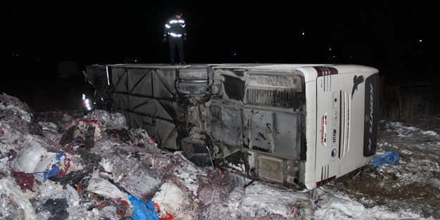 Bilecik’te yolcu otobüsü devrildi! Onlarca yaralı var