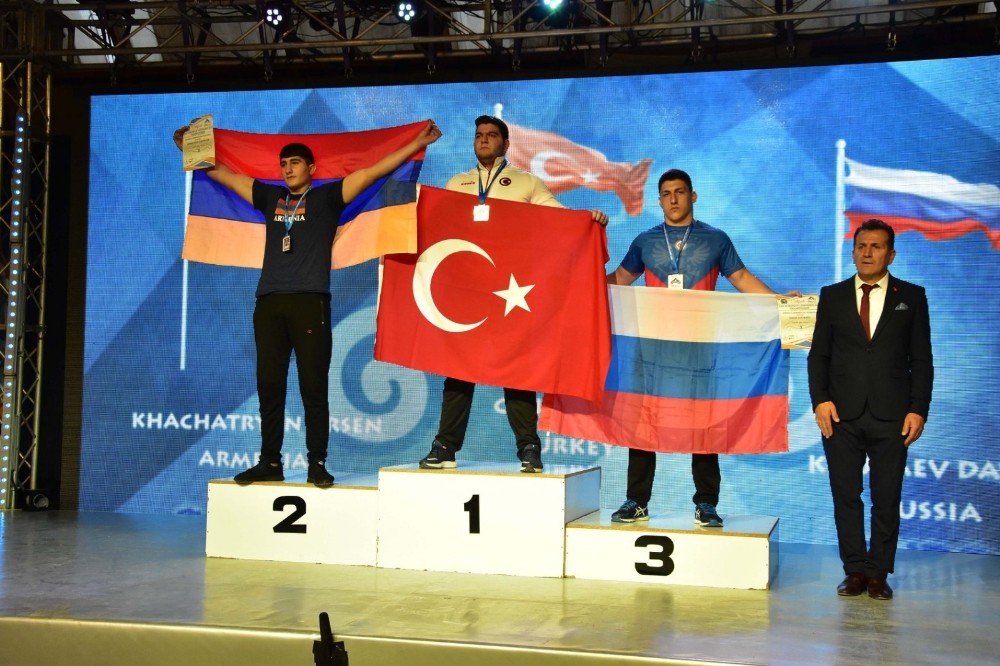Bilek güreşinde Avrupa Şampiyonası’na Sancaktepe damgası 