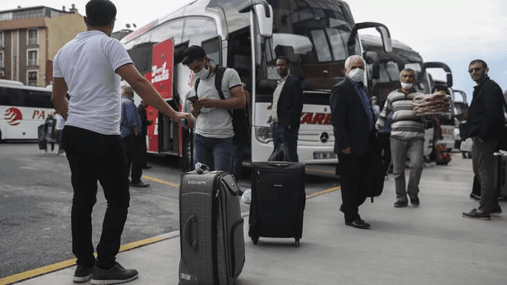 Biletler el yakıyor, otobüs şoförü 