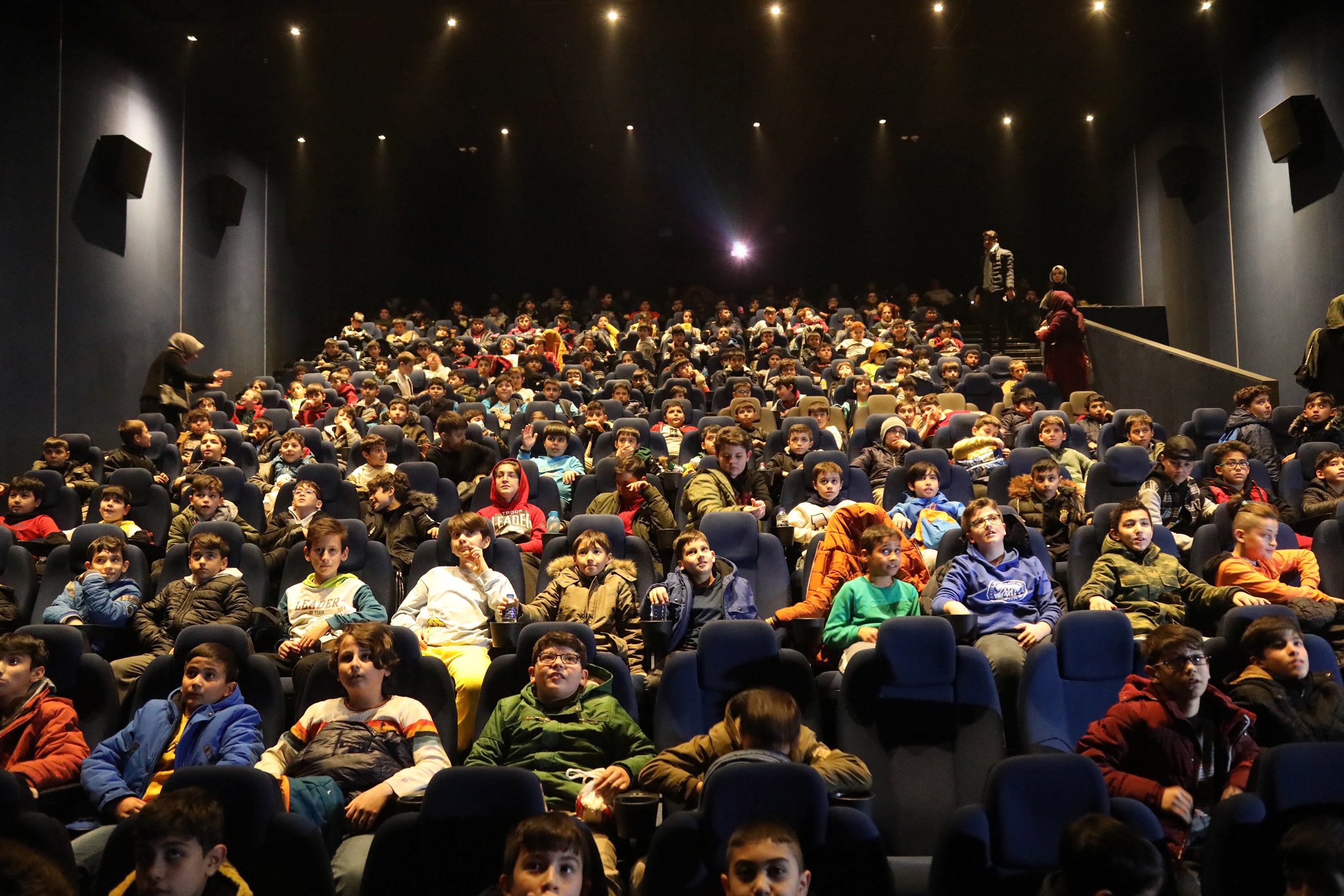 Bilgehane öğrencileri sinema keyfi yaşıyor