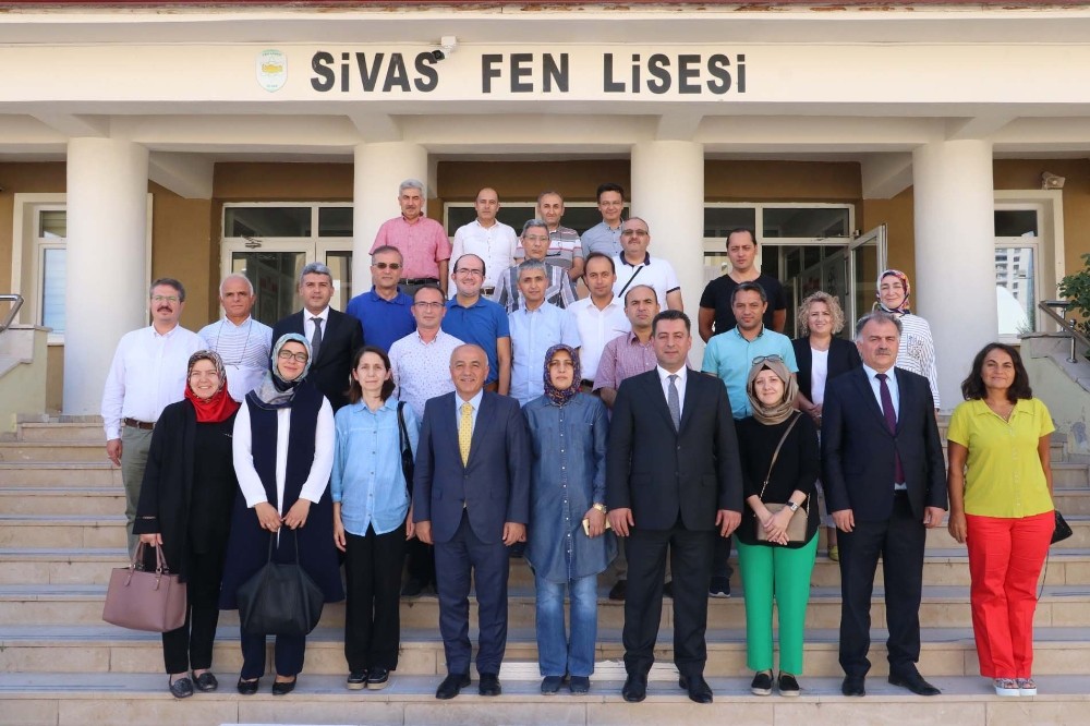 “Bilgili nesiller yetiştirmeliyiz” 