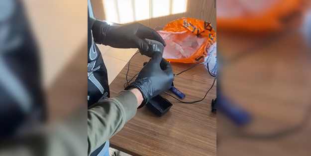 Bilgisayarın şarj aletinden çıkan şoke etti!