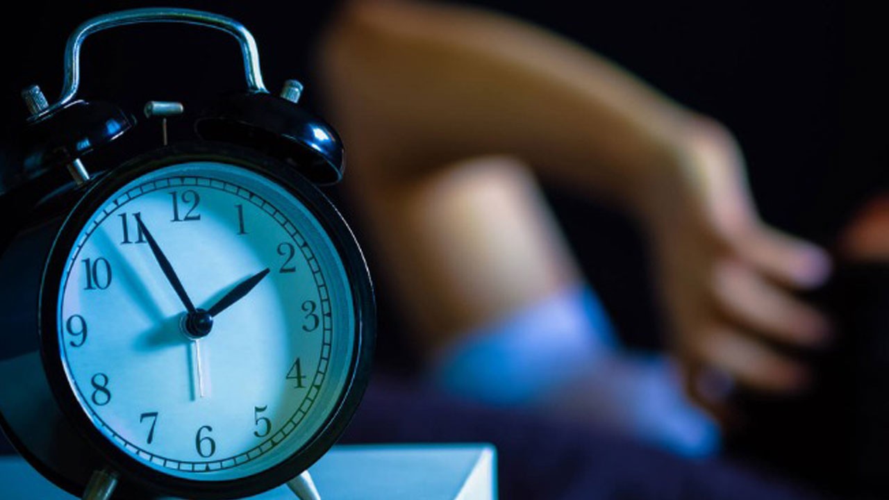 Bilim insanları uyardı! Bir gece uykusuz kalmak beyninizi 2 yıl yaşlandırıyor
