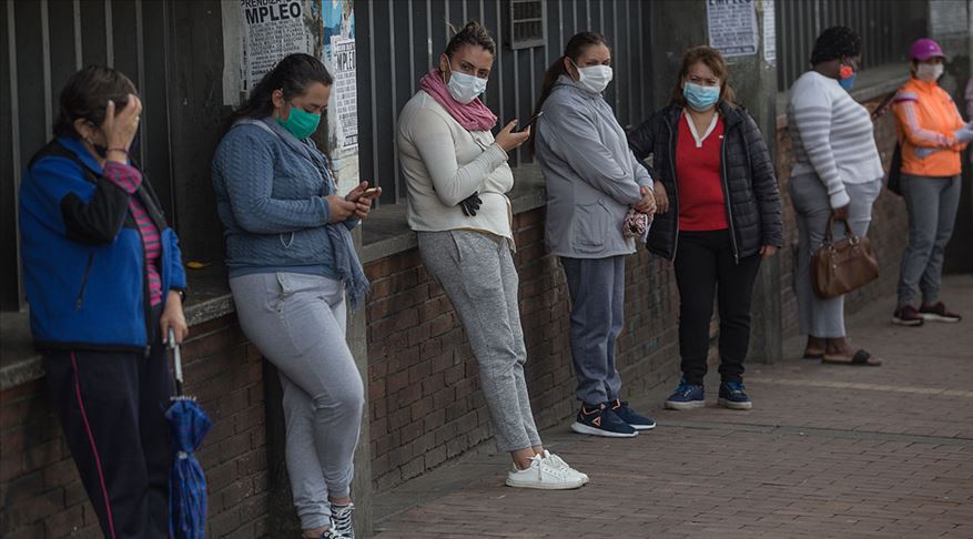 Bilim insanlarına göre sosyal mesafe 2022'ye kadar aralıklarla sürdürülmeli