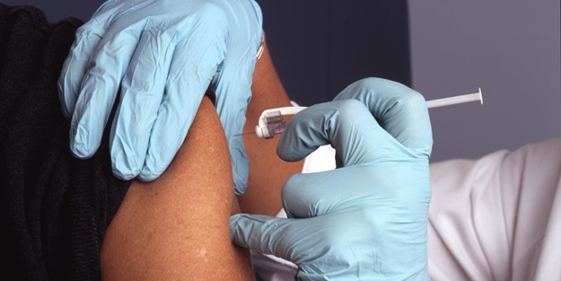 Bilim Kurulu üyesi koronavirüs aşısının yan etkilerini açıkladı