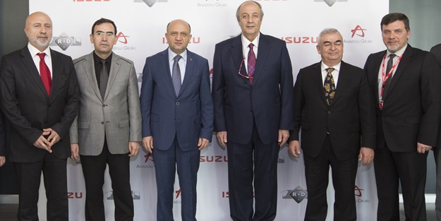 Bilim Sanayi ve Teknoloji Bakanı Fikri Işık Anadolu Isuzu Ar-Ge Merkezini ziyaret etti