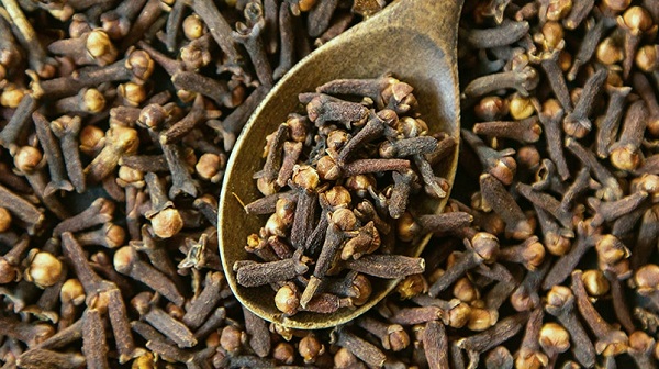 Bilimsel olarak kanıtlandı! Bakın karanfil hangi hastalıklara karşı etkiliymiş