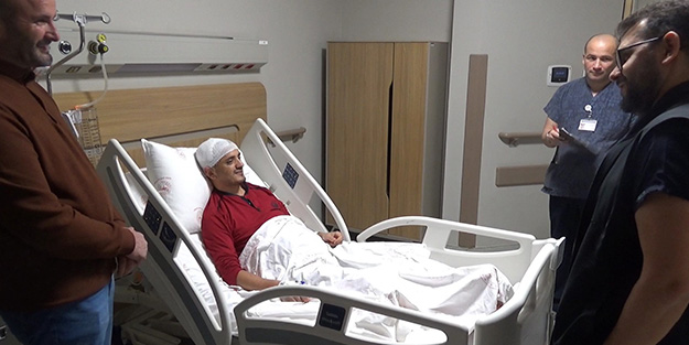 Bilinci açık hastaya beyin tümörü ameliyatı yapıldı!