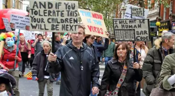 Bill Gates insanlara çip mi taktı? Komplo teorisi mi gerçek mi?