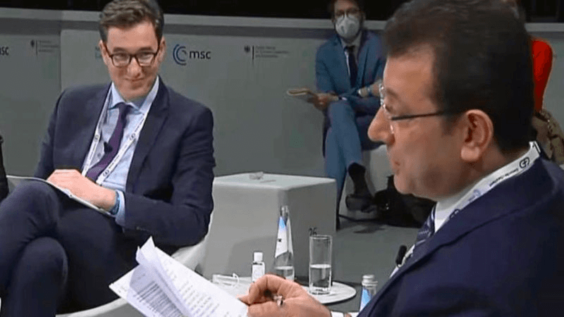 Bilmemek ayıp değil, biliyorum pozu kesmek ayıp Ekrem