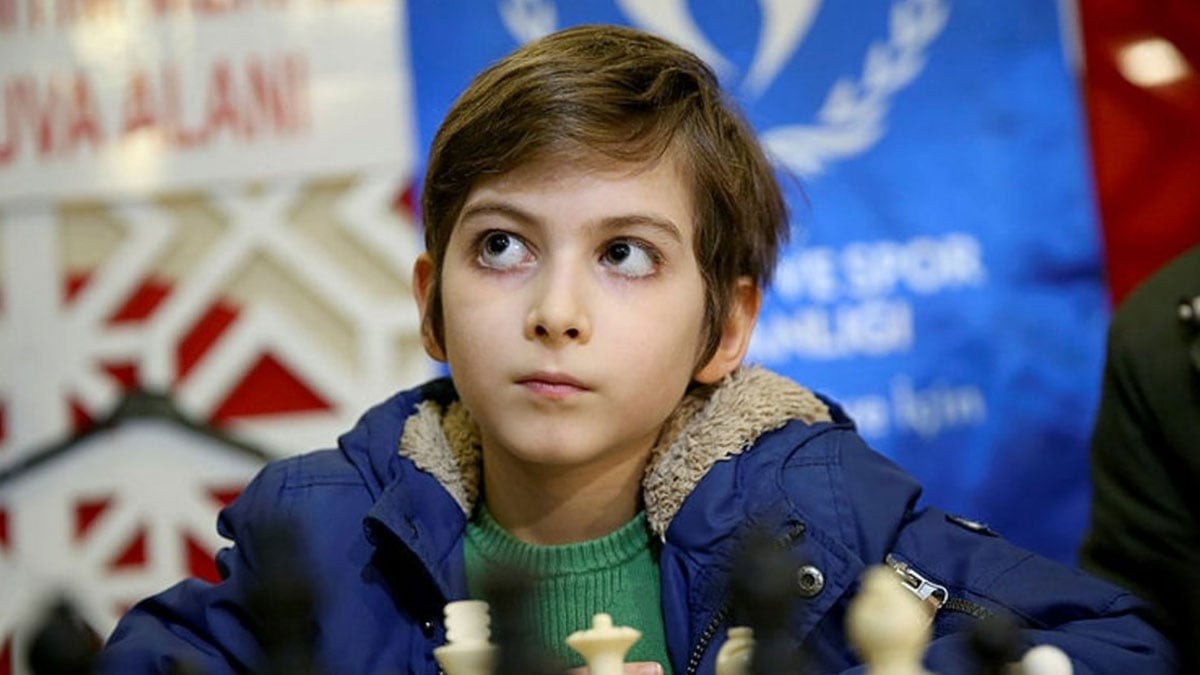 Bilmiş tavırlarıyla bir döneme damga vurmuştu! ‘Filozof Atakan'ın son hali, görenleri hayrete düşürdü