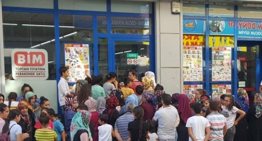 BİM’den görülmemiş indirim! Duyan, kar- yağmur demeden koşuyor! Acele edin, kapıda kuyruk oluştu