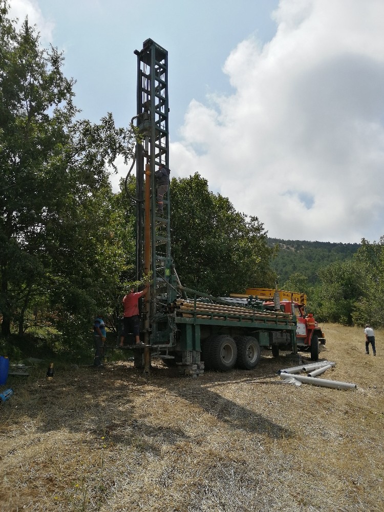 Bin 100 metre kotundaki tarlada yeraltı suyu bulundu 
