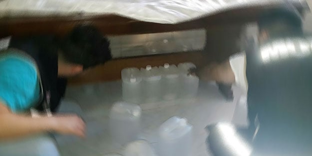 Bin 200 litre ele geçirildi! Narenciye bahçesindeki barakayı fabrikaya dönüştürmüşler