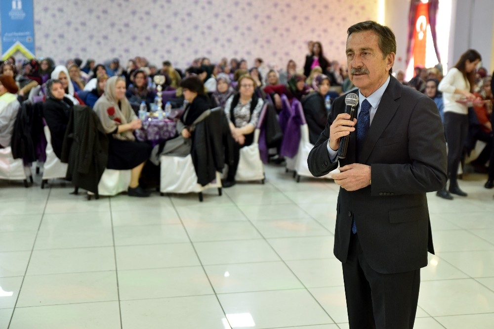 Bin 500 kadın şehitler için dua etti 