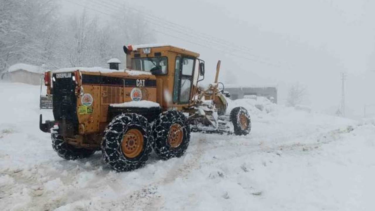 Bin 500'den fazla köy yolu kapalı!