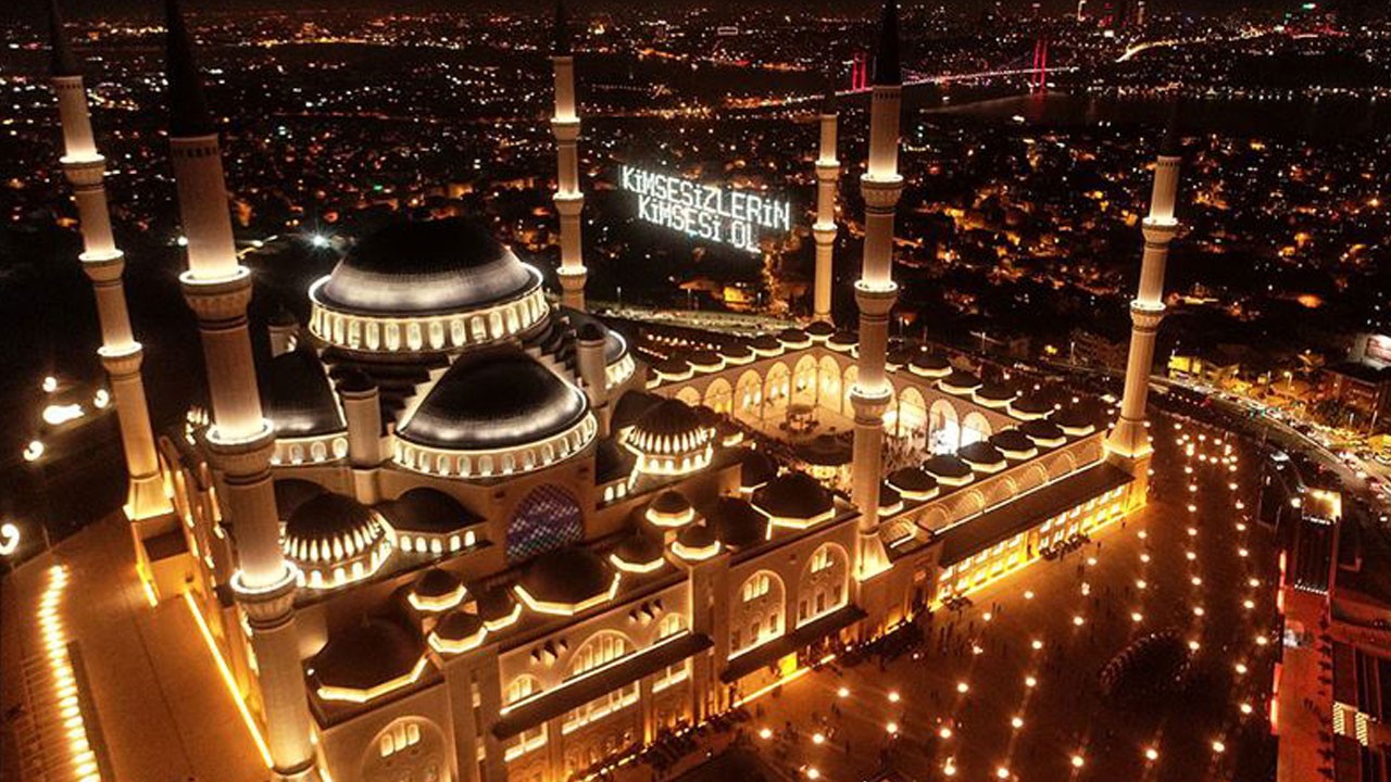 Bin aydan hayırlı gece! Kadir Gecesi mübarek olsun