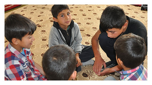 Bin çocuk hâlâ dağda