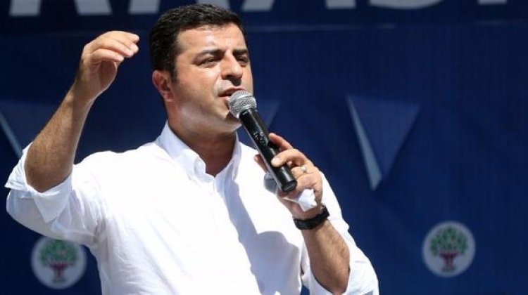 Bin kişiye mektup yazıp yardım istedi!