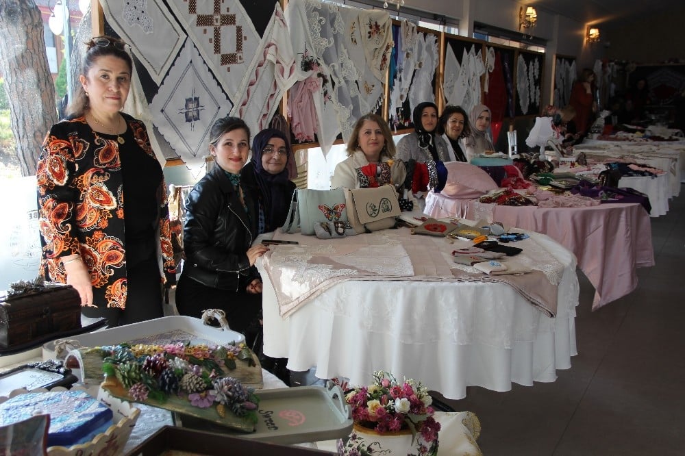 Bin kursiyerin yaptığı el emeği ürünler görücüye çıktı 