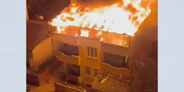 Bina cayır cayır yandı! Alevler geceyi aydınlattı