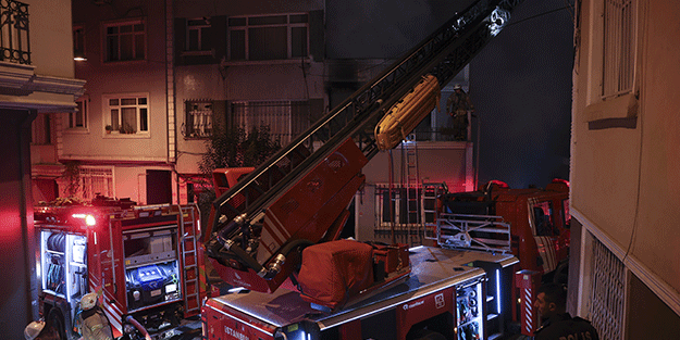 Bina cayır cayır yandı! Diğer binaları da yaktı